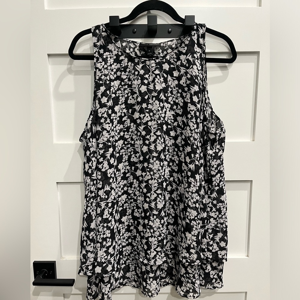 NWOT. Floral Black and White Sleeveless Top